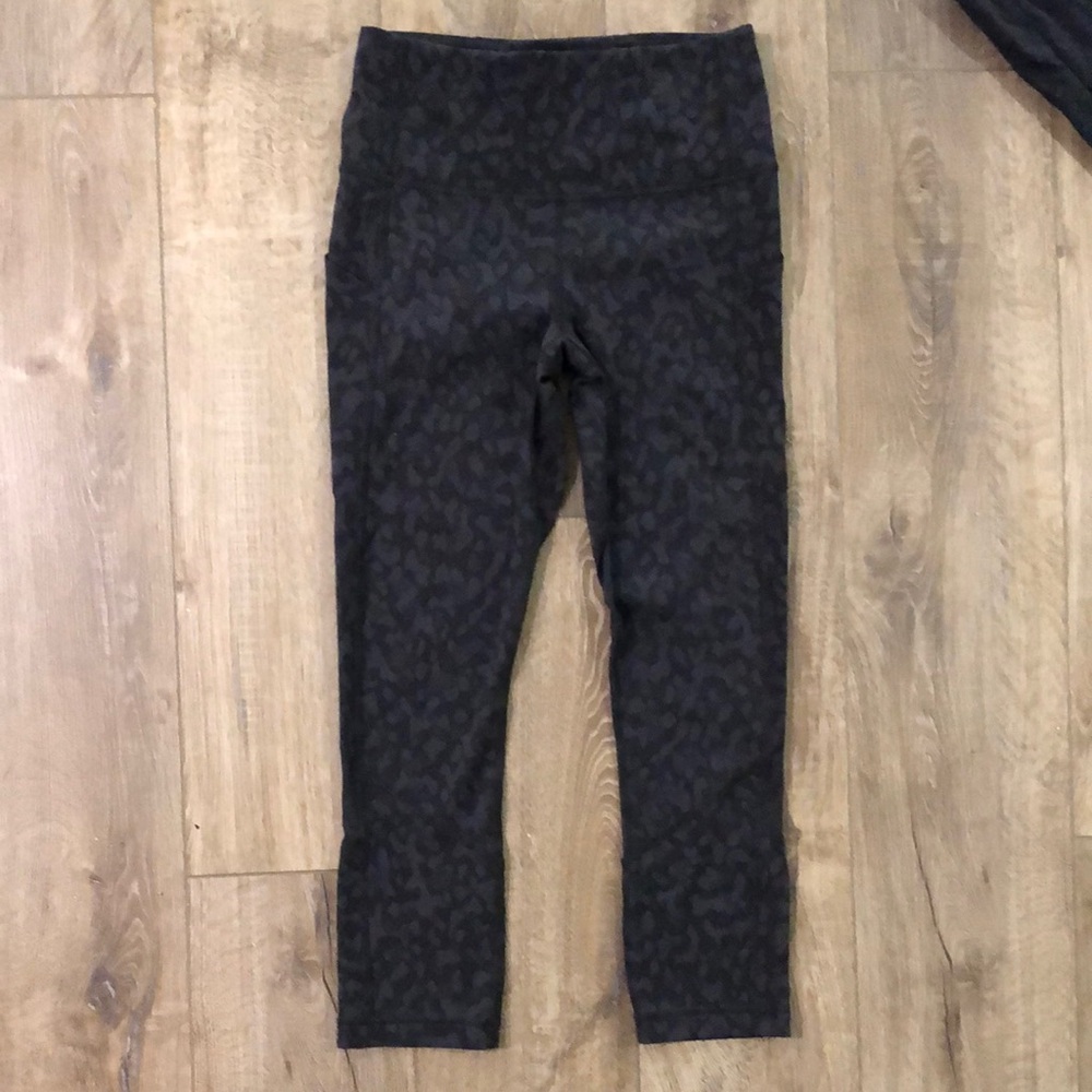 Like new - LULULEMON Pace Rival High-Rise Leggings in Camo